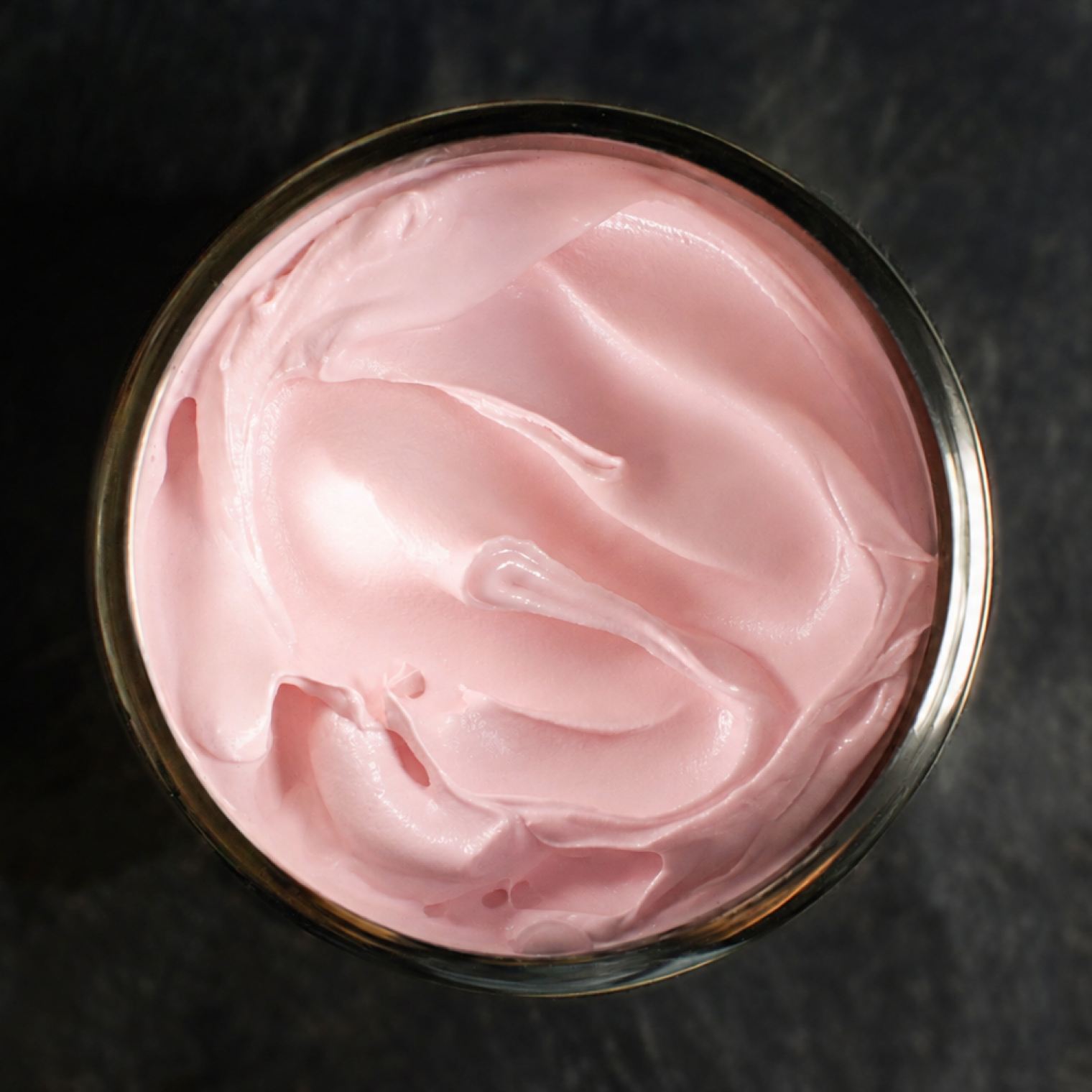 morozhenoe-klubnika-so-slivkami